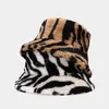 Autunno Inverno Peluche Caldo Berretto Donna Coreano Cappelli a secchiello Moda nero strisce bianche Cappello da pescatore Femme Travel Beach Panama Cap