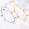 Bracelets de cheville en acier inoxydable, nouvelle couche de bijoux à la mode intégrée dans des coquillages naturels, accrochez 5 papillons, chaîne de charme, bracelets de cheville pour femmes, R231125