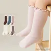 Chaussettes pour enfants Bébé fille chaussettes hautes nouveau-né bébé chaussettes couleur unie coton à volants enfants chaussettes longues enfant en bas âge filles noël enfants Socka