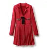 Casual Dresses Year Red Dress for Women 2023 Autumn Winter French Temperament Bow Suit Collar Sticked Pleated Mini tröja Party