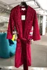 Velvet Bathrobe Robe Designers Barroco Fashion Pijamas Mulheres Mulheres Carta Jacquard Impressão Barocco Impressão Mangas Shawl Gola de colar