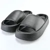 Slippers Dikke zool Dames Zomer Strandglijbanen Dames Buiten Antislip Zachte mode Platform Slippers Ultralichte schoenen