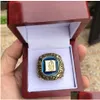 Com pedras laterais Duke Blue 2001 Devils National Team Championship Ring com caixa de madeira Men Fan Souvenir Gift Atacado Drop Drop Deliv Dha1Y