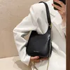 Takken Nieuwe schoudertassen voor vrouwen hoogwaardige PU -bucket Bag Leuke portemonnees en handtasontwerper Crossbody tas ketting satchel okseltas