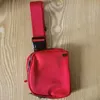 Lu Yoga Belt Bag 공식 모델 남성 및 여성 스포츠 웨이스트 팩 야외 크로스 바디 백 브랜드 로고 업그레이드 금속 라벨 요가 가방이있는 1L 용량