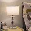 Tafellampen Scandinavische Amerikaanse slaapkamer voor woonkamer Nachtkastje Ijzeren stof Schaduw Studie Bureaulampen Bruiloft decoratieve armaturen