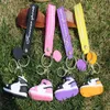 Tasarımcı Yaratıcı Sneaker Keychain Partisi Doğum Günü Hediyesi Mini 3D Çanta Knahi Sakage Spor Ayakkabıları Erkek ve Kadın Çantaları Asılı Süsler 7 Stil