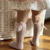 Chaussettes pour enfants filles chaussettes hautes arcs respirant doux enfants chaussettes en coton évider nouveau-né bébé chaussettes longues 0-3 ans chaussettes R231125