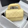 24C Designer Cuir Sac à bandoulière pour femme 18 cm en peau de mouton Diamant Check Gold Hardware Métal Turnbuckle Top Sac à main de luxe Matelasse Chaîne Sac à bandoulière Sacs de maquillage