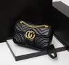 أعلى Qualitys Double G Women Luxurys Designers Bags Marmont Womens Bag Bags حقائب كتف حقيبة يد حقائب جلدية كلاسيكية على شكل قلب سلسلة ذهبية حمل رسول