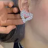 Pendientes de tuerca con incrustaciones de corazón de gran tamaño, circonita verde y blanca, Piercing de lujo Vintage, joyería para mujer, accesorio de exageración para fiesta