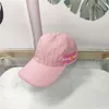 Yeni Stil Moda Beyzbol Kapağı Tasarımcı Caps Lüks Şapka Erkek Kadınlar Yaz Dış Moş Güneş Koruma Sıradan Ayarlanabilir Şapka Mektubu Beyaz Kamyoncular Şapkalar 2023