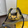 Designer Crescent Sac Mini Demi-Lune Sacs À Bandoulière Femme Nano Sacs À Main Femmes Chaîne Sac À Bandoulière En Cuir Véritable Sous Les Bras Fourre-Tout Portefeuille Sacs À Main 2304254D