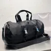 Fashion Duffle Bag 8 stil Svart Nylon Resväskor Herr Handtag Bagage Gentleman kvinnor Affärsväskor med axelrem Beröm HQP001