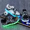 Sneakers maat 2537 USB opladen Kinderen jongens schoenen met enige enfant LED -licht gloeiend licht voor meisjes kinderen 230424