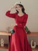 Casual jurken lente vintage Franse dagelijkse hepburn -stijl mode slank kralen vierkante kraag temperament elegant rode feestjurk vestido gewaad