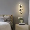 Lámpara de pared minimalista cobre negro oro diseñador simple creativo sala de estar apliques LED línea artística dormitorio decoración de cabecera luces