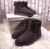 UGGsity Classic U5854 Femmes Bottes de neige Courtes Garder au chaud Botte en peau de mouton Peau de vache en cuir véritable Peluche avec carte de sac à poussière Joli Noël Couleur mixte 1587