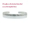 Bracciale rigido in acciaio inossidabile con messaggio inciso personalizzato, braccialetto ispiratore, lettera positiva