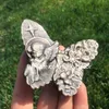 Natural Silver Shine Ossidiana Farfalla Angelo Teschio Artigianato Splendida Energia di Guarigione Positiva Cristallo di Quarzo Scolpito Moon Angel Figurine per Meditazione Witchy Decor