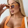 Fora da prateleira Moda Sunglasses Woman Homens Mulheres Designer de marca Moda unissex de alta qualidade Os óculos de sol do sol dos óculos femininos femininos de óculos femininos moldura