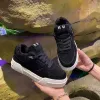 Chaussure pour enfants Sneaker Entraîneur de fourrure Designer bébé Miui Miui Talon plat Garçon Fille Noir Run Tennis Grimper 2024 Nouvelle chaussure décontractée Botte d'hiver Marche chaude En plein air Tazz Football Chaussure cadeau