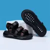 Sandals Pria Kulit Baru 2023 Sepatu Pantai Nyaman Mode Kasual Bersol Lembut Flat 230425