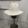 Chapeaux à large bord Chapeaux seau arrivée femmes chapeau fedora en paille blanc avec chaînes 230424