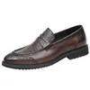 Kleding schoenen mannen loafers herfst krokodil patroon Brits echt lederen vintage puntige teen feest bruin mannelijk