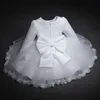 Abiti da ragazza Baby manica lunga per festa di Natale Matrimonio in pizzo Grande fiocco Neonata Primo compleanno Principessa Abito da battesimo bianco 231124