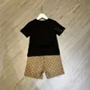 2023 Yeni Tasarımcı Çocuk Giysileri Setleri Klasik Marka Kız Giysileri Takım Moda Mektubu Elbise Takım Çocuk Giysileri 2 Renk Yüksek Kalite AAA Black White