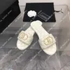 2023 7A Nya broderade tyg Slides Tofflor Svart Beige Flerfärgad Broderi Mules Dam Hem Flip Flops Casual Sandaler Sommar Läder Platt Slide Gummisula