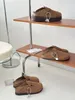 Medias zapatillas baotou de cuero con pedal OP18 para mujer en el exterior para usar zapatos planos esmerilados nuevos de primavera de 2023