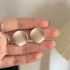 Stud Küpe Modaya uygun basit usulsüzlük uzaylı doku Mat Gümüş Renkli Metal Kadınlar için Günlük Takı Huanzhi