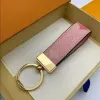 Fashion Nyckel BUCKLE BIL KEYCHAIN ​​Handgjorda läder Keychains män Kvinnor väska Pendant Tillbehör 8 Färg