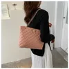 Роскошные сумки Женские сумки Сплошной цвет PU Кожаные цепочки Дизайнерская большая сумка через плечо Модная сумка через плечо для женской сумки