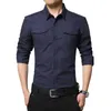 Chemises décontractées pour hommes Chemise de style militaire Couleur unie Coupe ajustée Double poches Rétro Revers Manches longues Hauts Polyvalent Simple Mode Blouse