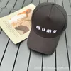 Desginer miui Lettre correcte de la famille Miao Chapeau de baseball brodé Mode Protection solaire Parasol Printemps/été Chapeau Instagram pour hommes et femmes