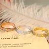 Bague de couple de créateurs de luxe avec un côté et diamant de l'autre côté. Les produits exquis font des cadeaux polyvalents, sympa275a.