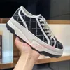 Canvas Tennis Shoe Designers Shoes Luxury Trims Tyg Tjocksolade skor Kvinnor Casual Shoes High Top Low Top Letter Högkvalitativ sneaker Italien 1977 Beige Ebony