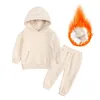 Abiti coordinati per la famiglia Ragazzi Felpa con cappuccio Set Ragazze Tuta sportiva Autunno Inverno Felpa in cotone felpato Pantaloni sportivi Due pezzi Tuta per bambini Set di abbigliamento per bambini 231124