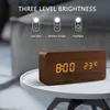 Orologi da tavolo da scrivania Sveglia Orologio in legno a LED Controllo vocale Digitale in legno Despertador USBAAA Desktop elettronico alimentato 231124