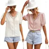 Blouses pour femmes col en V été Jacquard à manches courtes haut pour femme dentelle décontracté creux élégant chemise blanche solide Vintage chemises coréennes 25718