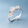 Anéis de cluster Moda Anel Pequenas Flores Abertura Bandas de Casamento Tamanho Ajustável Cor Prata Flores de Cerejeira Simples mas Elegante Jóias