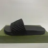 Tasarımcı Sandallar İtalya terlikleri Paris Yeni Kauçuk Slaytlar Sandalet Çiçek Brokar Kadın Erkekler Serim Düz Dipler Flip Flops Kadın Ayakkabıları 35-46