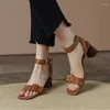 Sandalet 2023 Yaz Ayakkabıları Moda Leake Tasarım Kadınlar Rahat Yuvarlak Yüksek Topuklu Kahverengi Deri Retro Bayanlar Boyut