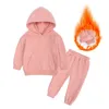 Abiti coordinati per la famiglia Ragazzi Felpa con cappuccio Set Ragazze Tuta sportiva Autunno Inverno Felpa in cotone felpato Pantaloni sportivi Due pezzi Tuta per bambini Set di abbigliamento per bambini 231124