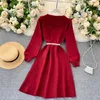 Casual Dresses Korean Women's Sweet Row spänne midja tunn långärmad stickad tröja klänning Autumn och vinterfast färg Vestidos J78