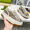 Designer Canvas Shoes Chunky B Sneakers Femmes Embossed Lace Up Jacquard Retro Platform Sneaker Multicolore Broderie Baskets