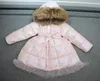 Zestawy odzieży Kurtka Baby Girls Winter Długi bawełniany wyściełany sukienka Parka Toddler Shinny z kapturem płaszcz świąteczny kostiumy do snowsuit TZ3 231124